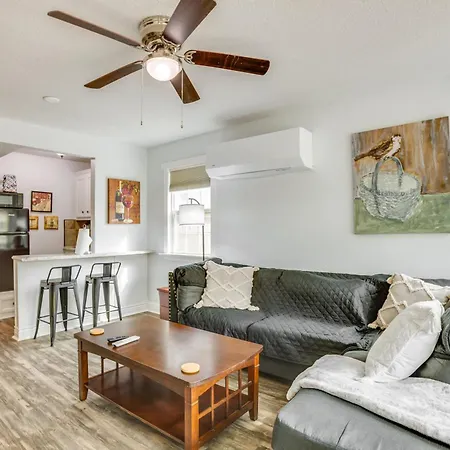 Charming Conroe Studio About 14 Mi To Lake Conroe!